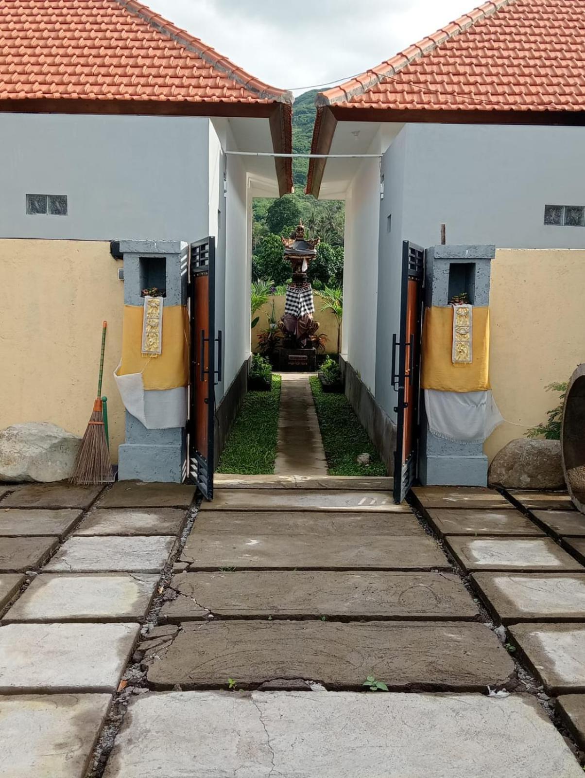 Отель Amed Yudhadewata Экстерьер фото